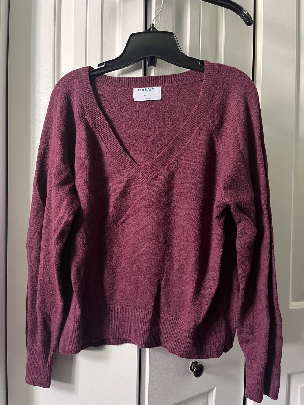 Old Navy Women's V-Neck Sweater - Wine